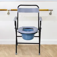 Asiento De Inodoro Plegable Con Taza Extraíble Para Personas Mayores Y Discapacitadas. Fabricado En Hierro Y Tubos De Plástico. 52 X 50 X 75 Cm.