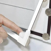 Mosquitera magnética ajustable de fibra de vidrio negra con banda magnética de ancho completo, 60 x 120 cm, borde blanco