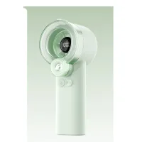 Ventilador nebulizador portátil de mano con motor de turbina de 13.000 rpm y depósito de agua extraíble magnéticamente, en color verde.